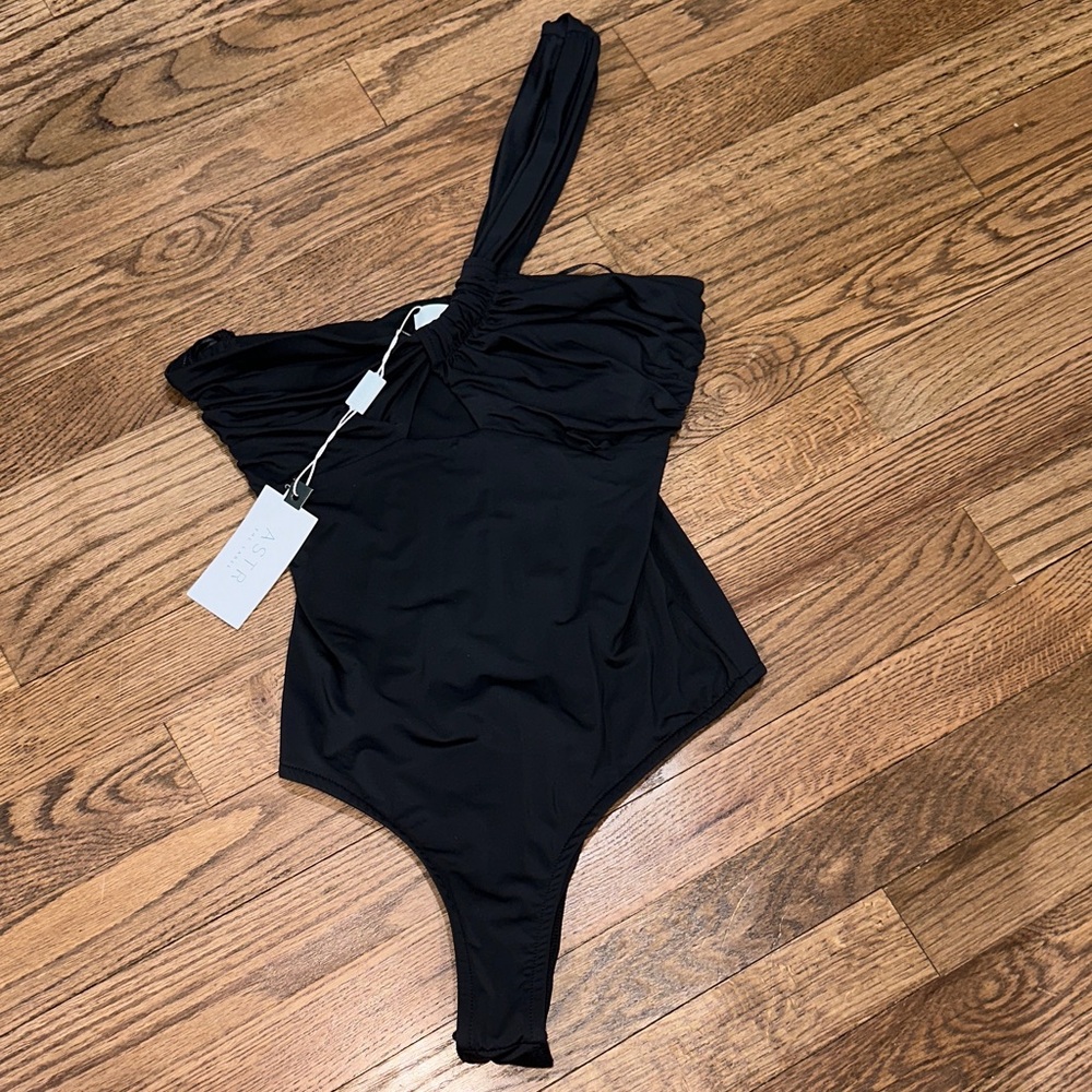 Astr the Label Elegant Black One-Shoulder Bodysuit NWT XS